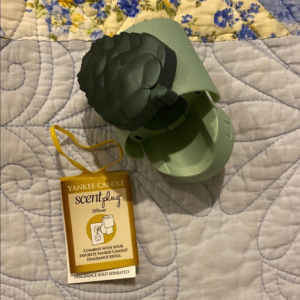 NEW! Yankee Candle ScentPlug Diffuser in Sage Green